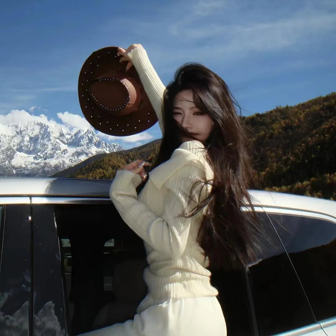 我手执封神榜身背打神鞭下山